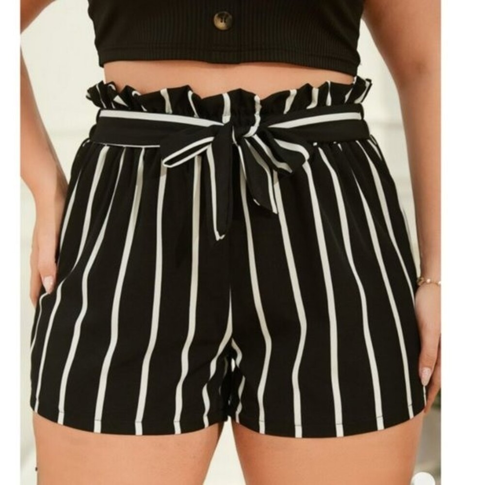 Women’s Black & White Striped Chic Shorts Size M-NWOT